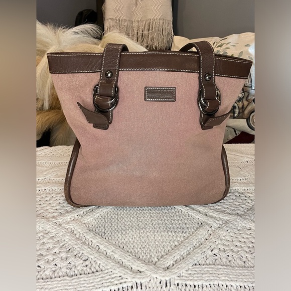 Burberry Tote - Picture 4 of 13